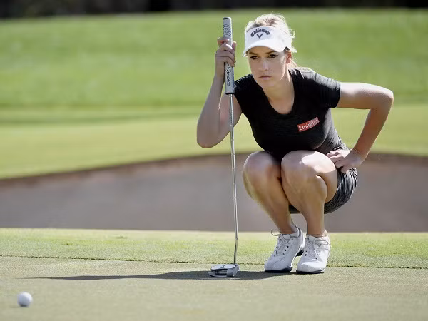 Theo The Sun, nữ golfer xinh đẹp đã từng lộ ảnh riêng tư trên mạng xã hội, đó là khoảng thời gian khó khăn khi cô không biết làm sao để ngăn chặn. Thậm chí, Paige còn nhận lời tống tiền nặc danh, đe dọa sẽ bán hình ảnh riêng tư cho một số trang tin dành cho người lớn.