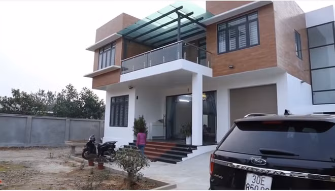 Căn nhà mới từ sự thành công của hai huynh đệ.