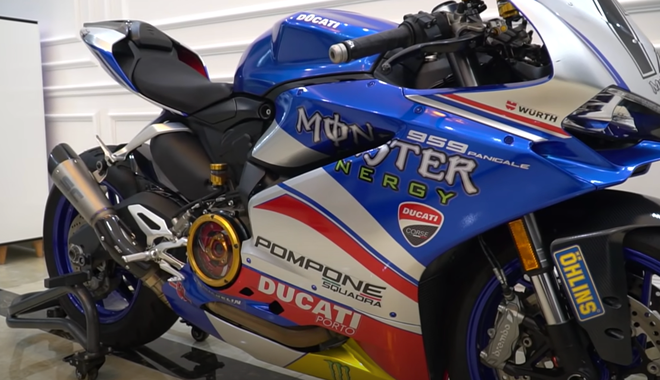 Hứng gạch đá từ tai tiếng, anh chàng này vẫn bất chấp và kiếm được số tiền khủng. Số tài sản anh đang nắm giữ là bằng chứng nói lên điều đó.