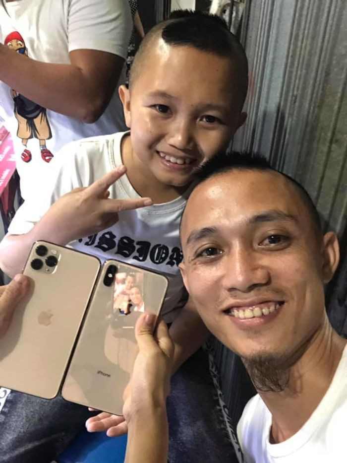 Họ cũng bị đặt nghi vấn "làm màu" để kéo subs từ kênh chính sang các kênh phụ, cố tình dựng chuyện bị khoá comment để thu hút sự chú ý, hút subs sang phát triển kênh mới