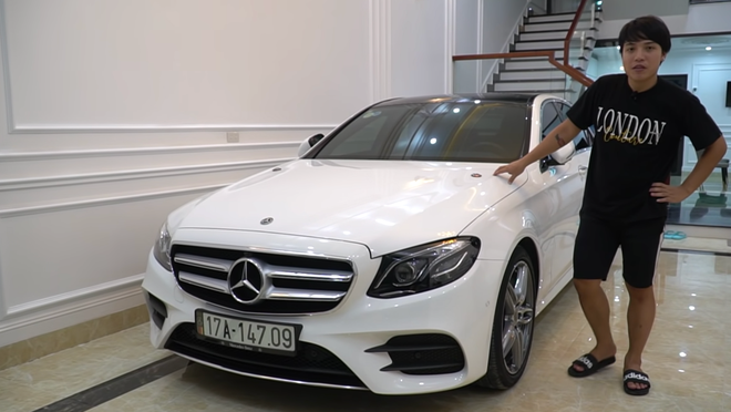 Ngoài ra, NTN cũng đã sắm được xế hộp Mercedes và xe Ducati sau nhiều năm cày cuốc.