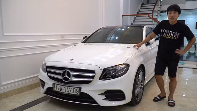 Ngoài ra, NTN cũng đã sắm được xế hộp Mercedes và xe Ducati sau nhiều năm cày cuốc.