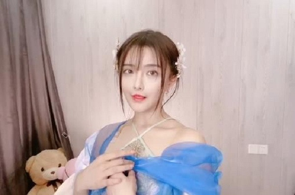 Trong khi các fan cứng không ngừng lên tiếng bênh vực thần tượng của mình. Về phía Guazha, lượng subs và người xem trên kênh của nàng streamer này đã tụt giảm thảm hại.