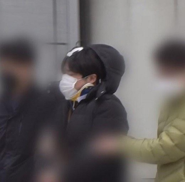 Gương mặt của kẻ cầm đầu nhóm chat tình dục được SBS công khai.