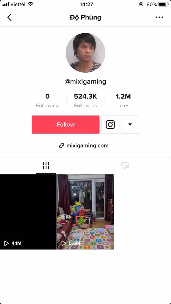 Video đầu tiên cover lại màn lau gương biến hình của Độ Mixi với phiên bản hoàn toàn khác lạ đã khiến fan vô cùng thích thú. Video thứ 2 quay cùng Team Refund cũng thu về 2,8 triệu lượt xem trong vòng chưa đầy một ngày, chứng tỏ độ hot trên TikTok của nam streamer này.