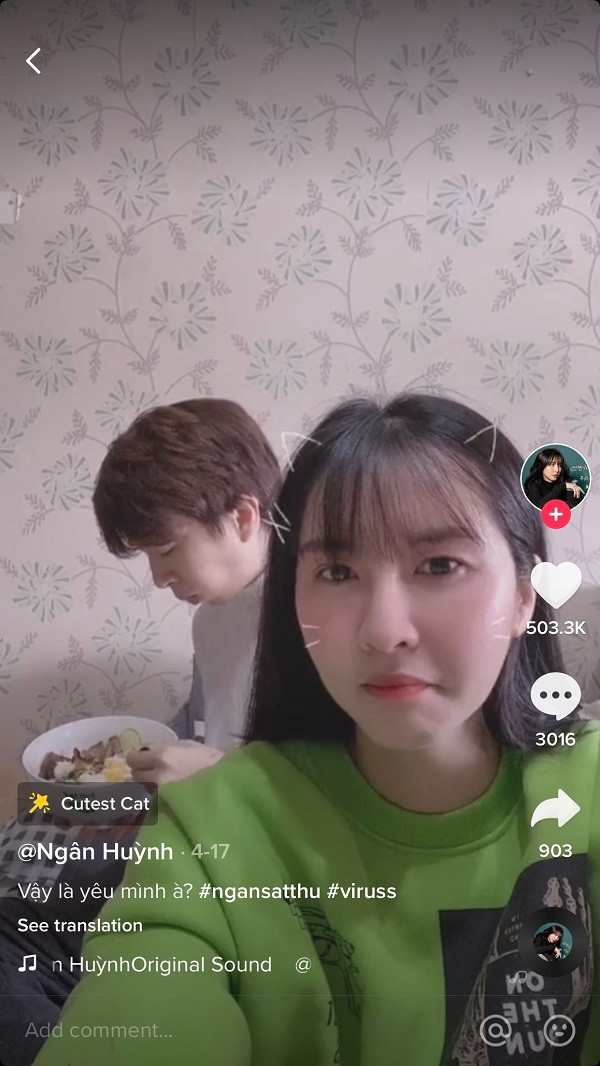 Nhiều video xuất hiện cùng ViruSs càng khiến người hâm mộ thích thú hơn với kênh của Ngân Sát Thủ. Thậm chí nhiều người còn cho rằng cô nàng chính là người đã "dụ dỗ'' bạn trai ViruSs "dấn thân'' vào mạng xã hội TikTok gây nghiện này.