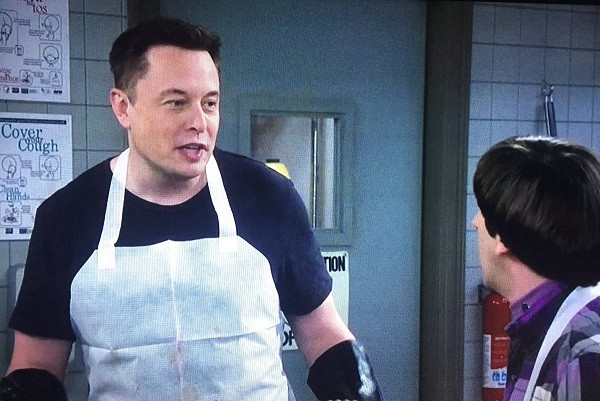 Trong tập phi, vị tỷ phú công nghệ đồng ý sẽ liên lạc với Howard khi SpaceX có nhiệm vụ tương tự ngoài không gian khi biết anh là sư đã từng có cơ hội được ra ngoài vũ trụ,