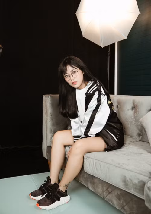 Tên thật của cô nàng này là Lê Thy Ngọc, sinh năm 1995, từng học khoa Ngân hàng tại Đại học Kinh Tế TP HCM.