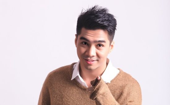 PewPew từng là du học sinh tại Úc, chuyên ngành kế toán. Anh đã từng từ bỏ tương lai rộng mở ở trời Tây và chọn trở về nước để theo đuổi con đường trở thành streamer.