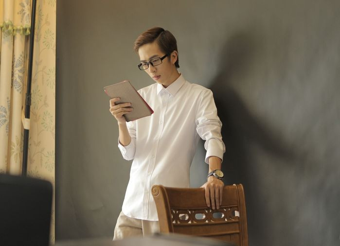 Sau khi hoàn thành khoá học tại Nhạc viện Seoul, ViruSs đã trở thành thực tập sinh của một công ty giải trí hàng đầu Hàn Quốc.