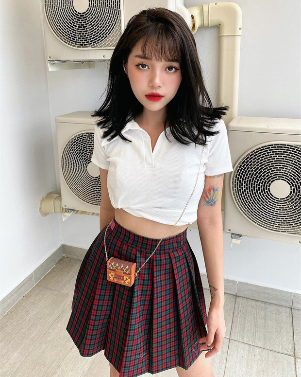 Linh Ngọc Đàm (tên thật: Đàm Ngọc Linh, sinh năm 1996) là một trong những nữ streamer nổi tiếng hiện nay với 2,1 triệu người theo dõi trang cá nhân.