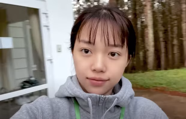 Mới đây nhất, Linh Ngọc Đàm đã không ngần ngại khoe mặt mộc 100% trong chuyến đi nghỉ dưỡng xả stress trên Đà Lạt.