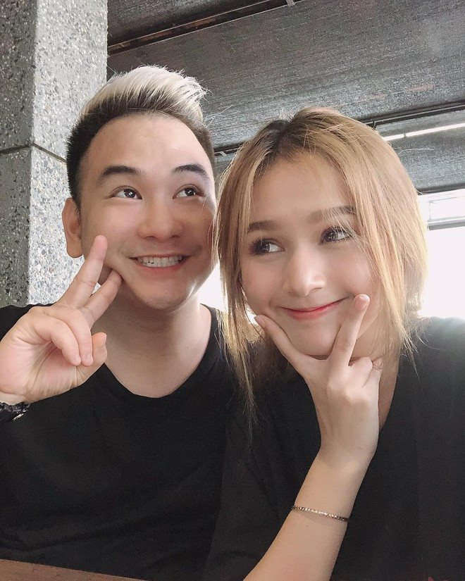 Kể từ khi công khai bạn gái, Xemesis thường xuyên "khoe" cô ấy lên trang cá nhân, anh chàng gọi bạn gái với cái tên thân mật "Xoài Non".