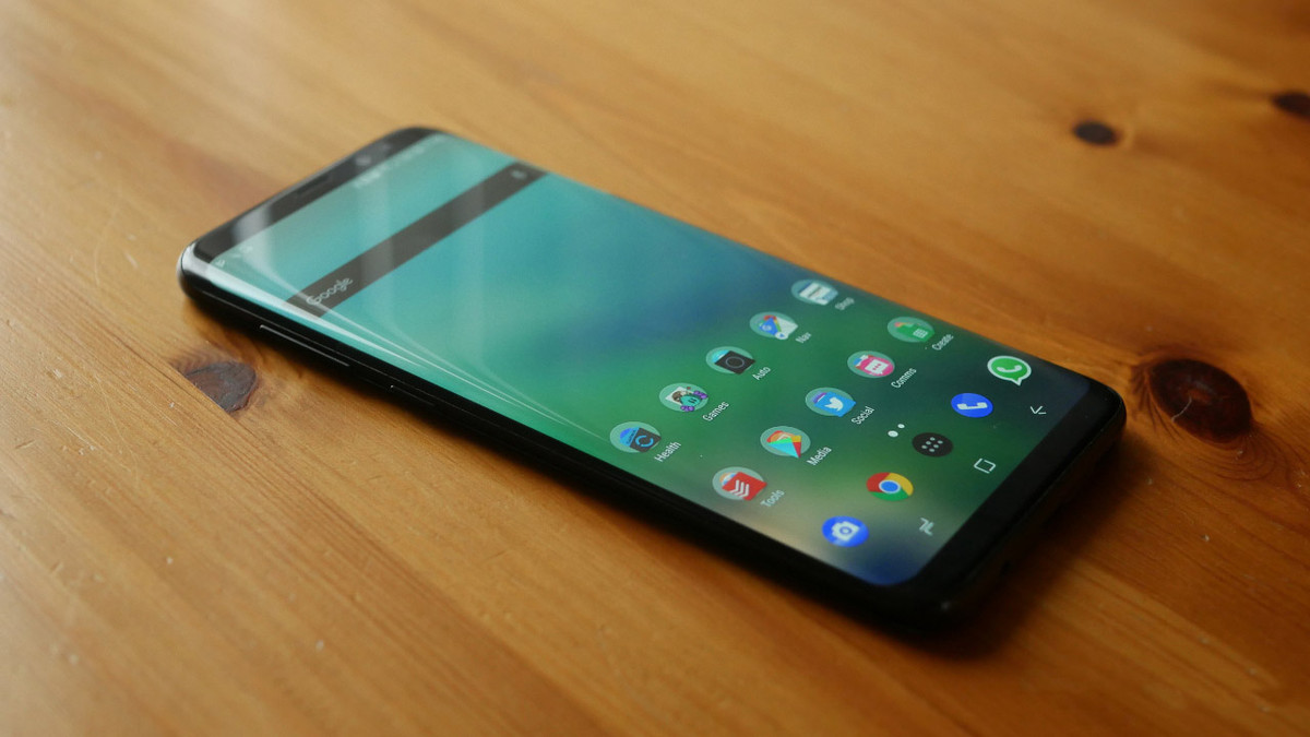 Ngay sau đó cảnh phim thuật lại cảnh đại úy Ri được hướng dẫn hẹn giờ gửi tin nhắn trên điện thoại đã lý giải thắc mắc tại sao anh vẫn có thể nhắn tin cho Se Ri hàng ngày dù đã quay trở lại Bắc Hàn. 