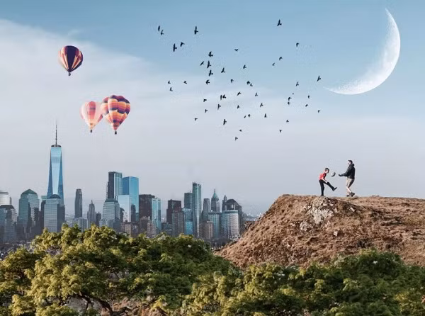 App chỉnh ảnh Bazaart chỉ có trên iOS, với phí 7,99 USD/tháng hoặc 48 USD/năm, cho phép người dùng kết hợp nhiều yếu tố lại với nhau trên một thành phẩm, tạo nhiều lớp ảnh.