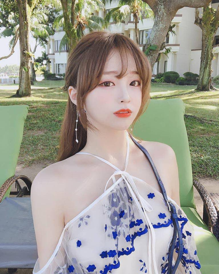 Coco trở thành 1 hiện tượng trên mạng xã hội Hàn Quốc nhờ nhan sắc thiên thần, nụ cười tỏa nắng tràn đầy năng lượng.