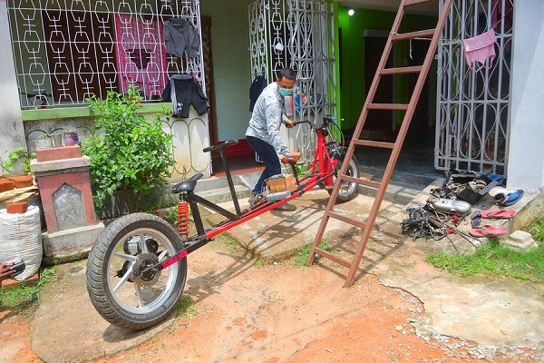 Kể từ khi hình ảnh chiếc xe máy độc đáo xuất hiện trên mạng xã hội, truyền thông anh, Saha được đông đảo mọi người ca ngợi. Thậm chí Tỉnh trưởng tỉnh Tripura, ông Biplab Kumar Deb, còn chúc mừng Saha trên mạng xã hội Twitter.