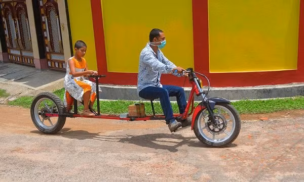 Theo kỹ sư Ấn Độ, anh cũng không có ý định biến chiếc xe của mình thành một sản phẩm thương mại. Thay vào đó, anh mong muốn sử dụng nó như công cụ nâng cao nhận thức của mọi người về tầm quan trọng của việc giãn cách xã hội trong mùa dịch.