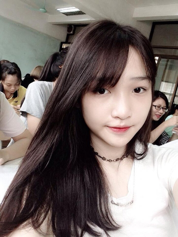 Một hot girl làng thể thao điện tử Việt khác cũng đáng chú ý là cô nàng Hoa Nhật Huỳnh, sinh năm 1996.