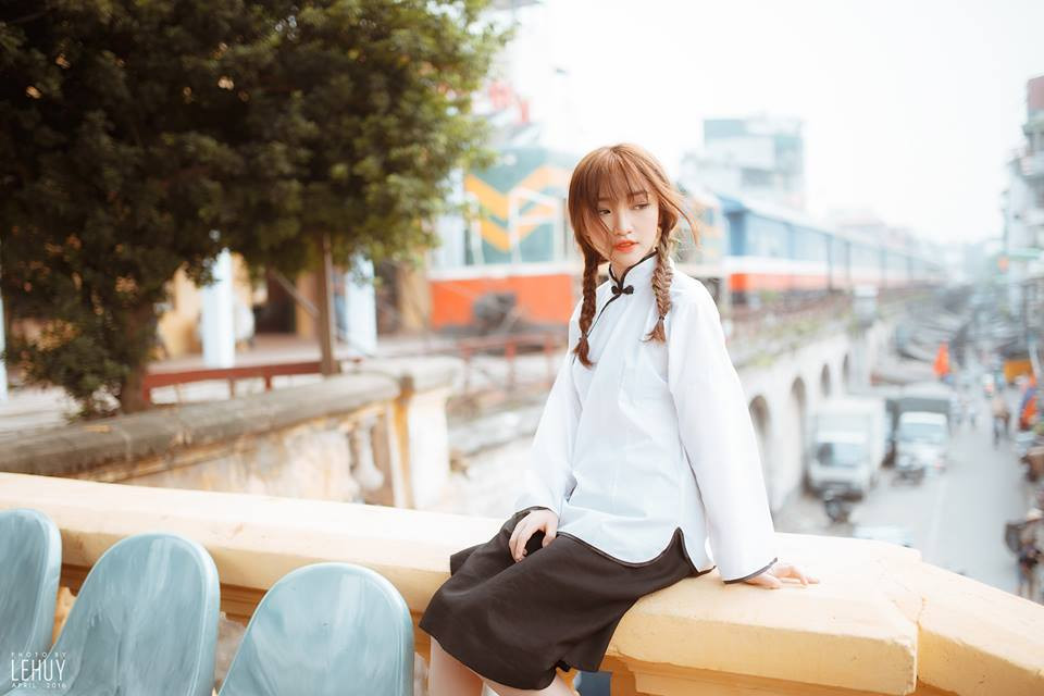 Ngoài game, cô gái xinh đẹp này còn có sở thích vẽ, làm Vlog và hóa trang cosplay.