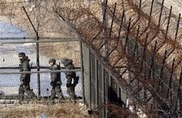 Camp Bonifas được mệnh danh là sân golf nguy hiểm nhất thế giới bởi người chơi có thể thiệt mạng bất kỳ lúc nào. Sân golf này nằm ở khu vực phi quân sự giữa 2 miền Nam – Bắc Triều Tiên, bao bọc sân golf là các bãi mìn và hàng rào điện an ninh.