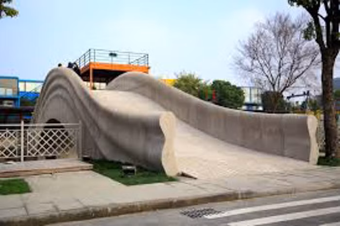 Để in vật thể 3D bằng bê-tông, máy in sẽ sử dụng kỹ thuật đắp dần theo lớp để tạo hình vật thể với “mực in” là bê-tông.