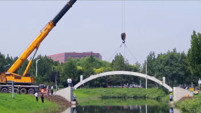 Cây cầu là biểu trưng cho sự hiệu quả cao trong in ấn, độ chính xác đúc cao và sự kiên trì cao khi tiến hành một công việc dài hơi.