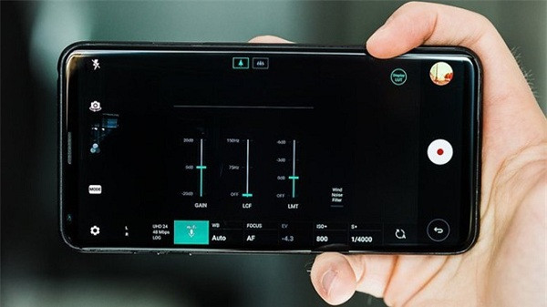  Đặt mức phơi sáng: Trong điều kiện ánh sáng không lý tưởng, nên đặt mức phơi sáng theo cách thủ công thay vì đặt tự động để bức ảnh không bị lóe sáng hay quá tối.