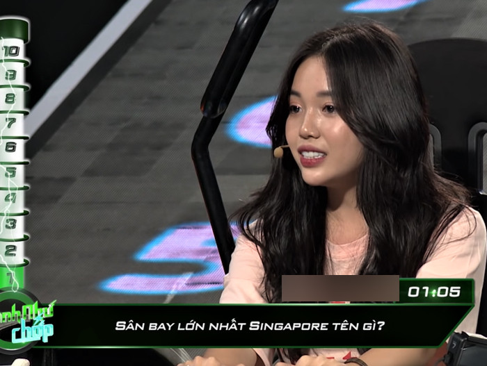 So với những hình ảnh mà Linh Ngọc Đàm đăng tải trên mạng xã hội, nhan sắc trên truyền hình của người đẹp gần như là giống nhau hoàn toàn. Ảnh: Cắt từ clip