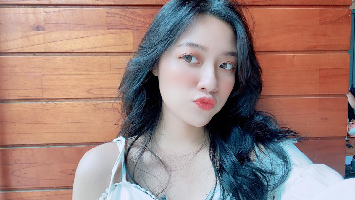 Fanny Trần (Trần Y Phụng, sinh năm 1996) là streamer game, ca sĩ cover đang nhận được sự yêu mến của nhiều bạn trẻ với gần 1 triệu follow trên fanpage Facebook.