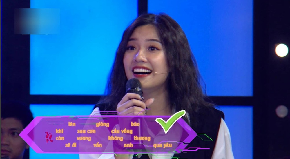 Nhan sắc của nữ streamer sinh năm 1996 vẫn giữ được phong độ so với trên mạng xã hội.