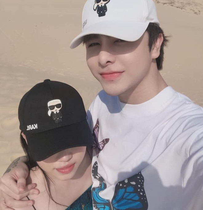 Mới đây, cả hai có chuyến đi du lịch cùng nhau. Tại trang cá nhân, Zeros và Lai Lai đều không ngại đăng những bức ảnh tình tứ và dành cho nhau lời ngọt ngào.