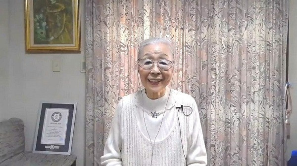 Trong đó, tựa game yêu thích đặc biệt của bà là GTA5. "Giống như xem một bộ phim. Tôi thích game này nhất vì nó giới hạn độ tuổi, trẻ em không thể chơi khi chưa đủ tuổi và như thế tốt hơn cho chúng", bà chia sẻ.