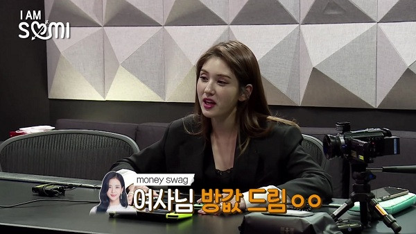 Somi tiết lộ, một thành viên khác của BlackPink là Kim Ji-soo cũng mê đắm trò chơi này hàng ngày và đã tặng 25.000 bells cho cô.