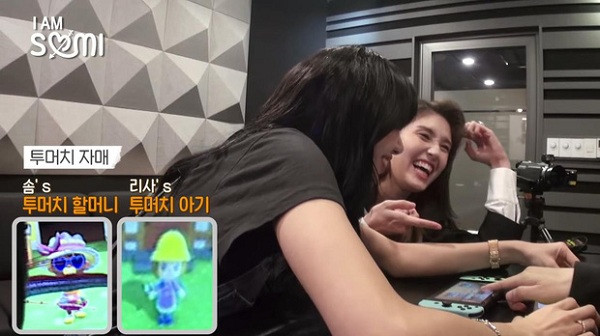 "Nhân vật của tôi dễ thương nhất", Lisa khoe với Somi và nhà sản xuất Teddy Park.