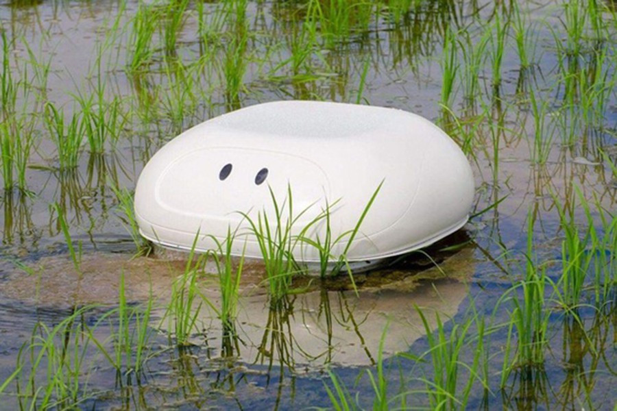 Chú vịt robot có thiết kế giống máy hút bụi với diện tích bề mặt khoảng 60 cm vuông và nặng 1,5 kg. Aigamo tự động di chuyển trên mặt nước, bên dưới có bộ phận khuấy bùn nhằm cản trở quá trình quang hợp của cỏ dại.