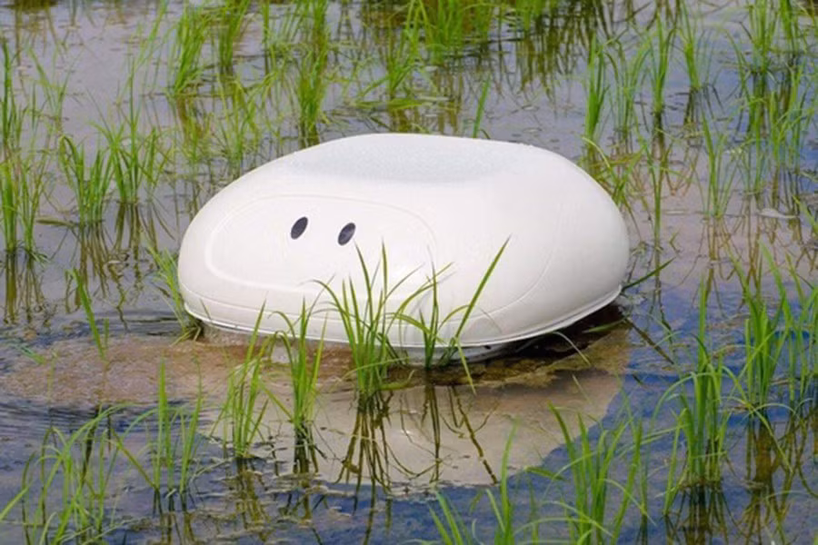 Chú vịt robot có thiết kế giống máy hút bụi với diện tích bề mặt khoảng 60 cm vuông và nặng 1,5 kg. Aigamo tự động di chuyển trên mặt nước, bên dưới có bộ phận khuấy bùn nhằm cản trở quá trình quang hợp của cỏ dại.