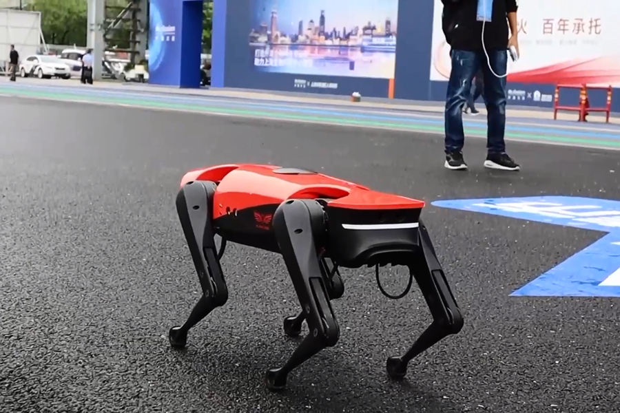 Mới đây, trong hội nghị Fintech (hội nghị về kinh tế kỹ thuật số toàn cầu, công nghệ sáng tạo và tài chính kỹ thuật số) diễn ra tại Thượng Hải (Trung Quốc), công ty Weilan đã cho ra mắt phiên bản mới của chó robot AlphaDog.