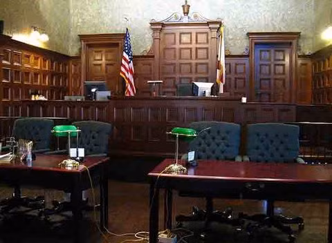 Tư vấn cao cấp (231.303 USD/năm): Vị trí này tại Apple thường yêu cầu dao động từ 8 đến 10 năm kinh nghiệm. Ở những công ty lớn như Apple, tư vấn cao cấp phải là một luật sư có thể giải quyết nhiều vấn đề từ bất động sản đến các vi phạm về đạo đức hay thương hiệu.