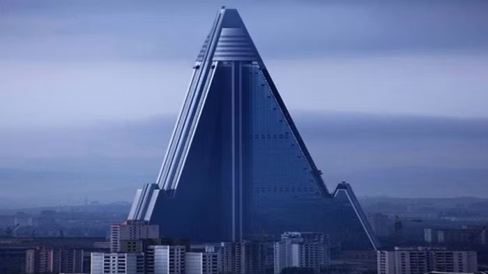 Tại Triều Tiên, một khách sạn vô cùng sang trọng lại trở thành một nơi bí ẩn mà suốt 33 năm không đón bất kì vị khách nào.