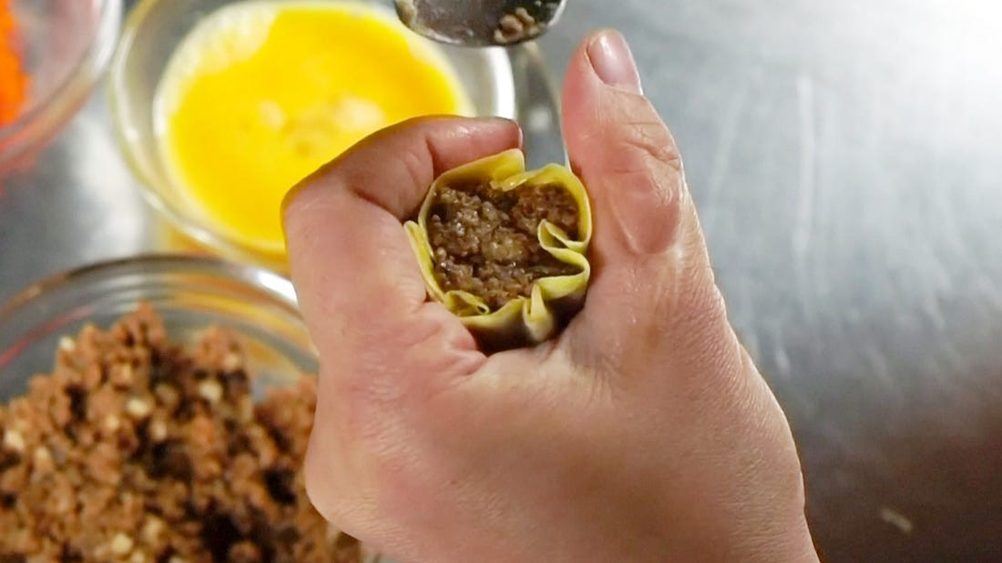 Shiok hiện có kế hoạch đầu tư 5 triệu USD xây dựng một nhà máy nuôi thịt tôm trong phòng thí nghiệm tại Singapore để phục vụ nhu cầu các nhà hàng và các nhà cung ứng thực phẩm.