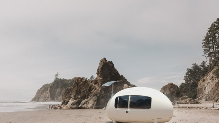 Vừa mới đây, đơn vị này lại cho ra mắt sản phẩm khác mang tên gọi Space vẫn với thiết kế hình quả trứng quen thuộc. Nó có không gian bên trong rộng chỉ 68 feet vuông, tương đương khoảng 6 mét vuông. Nhưng có giá khởi điểm từ 56.000 USD, khoảng 1,3 tỷ đồng.