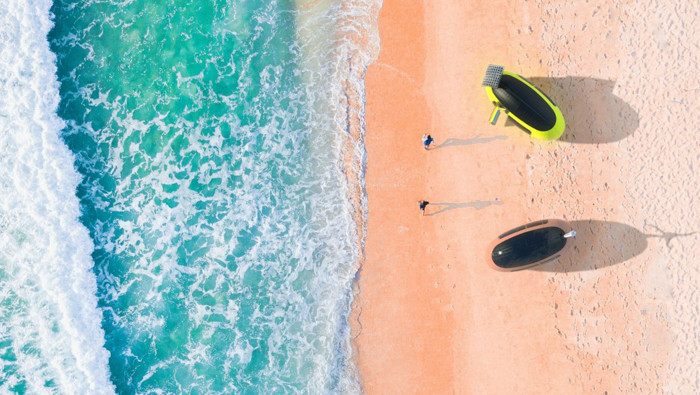 Space vận hành bằng các tấm pin mặt trời được gắn phía trên, loại có thể tháo rời để phục vụ cho nhiều mục đích sử dụng khác nhau. Phần thân bên ngoài của ngôi nhà được làm bằng sợi thủy tinh cách nhiệt trên cốt thép, với màu sắc có thể được tùy chỉnh.