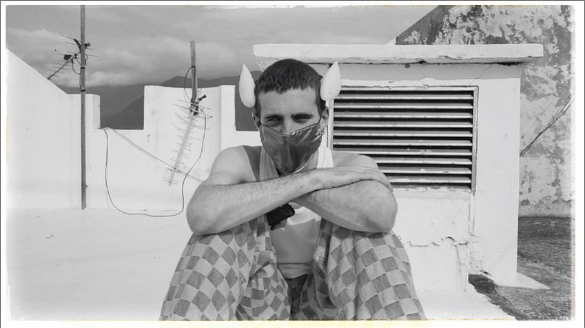 “Tôi luôn cảm thấy có mối liên hệ đặc biệt với mưa. Vì vậy, khi phát hiện ra có một cách để cảm nhận cảm giác này bên trong cơ thể, tôi nghĩ sẽ rất tốt nếu tạo ra một cơ quan có thể kết nối tôi với mưa nhiều hơn, cũng như các hiện tượng khí quyển khác”, Manel de Aguas chia sẻ.