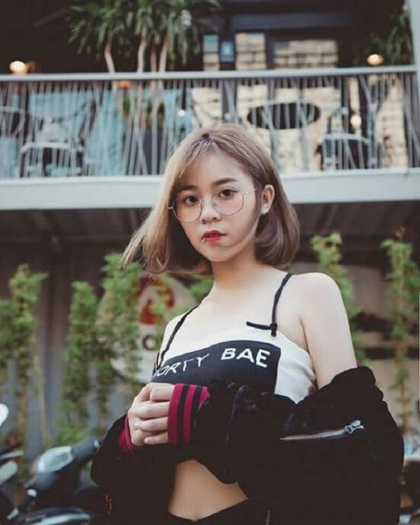 Còn hiện tại cô nàng đã ''biến hình'' ngày càng xinh đẹp, cá tính, gu ăn mặc cũng táo bạo và trưởng thành hơn. Nhiều người hâm mộ còn nhận xét rằng MisThy như đang ''lão hóa ngược'' khi cô nàng xuất hiện với hình tượng ngày càng trẻ trung.