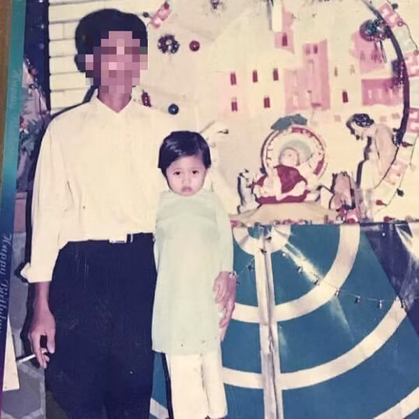 Hường Lulii ngày bé ''đốn tim'' các game thủ bởi đôi mắt long lanh, cặp má phính cùng vẻ ngại ngùng hết sức đáng yêu.