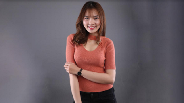 Hiện, Hải Bình là MC của VETV từ trước tới nay, với Series eSports247. Cô cũng thường xuyên live stream trên Garena Live.