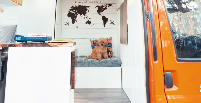 Đôi vợ chồng trẻ 9x Doãn Nguyễn Duy Tân và Hà My từ lâu đã ấp ủ ước mơ làm nên một ngôi nhà di động để cả 3 thành viên trong gia đình có thể đi khắp Việt Nam.