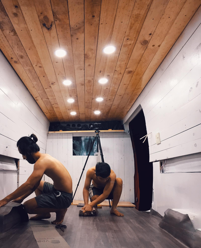 Để có một chiếc xe hoàn thiện, tất cả chi phí sửa chữa và mua sắm đồ đạc cũng tiêu tốn ngót 100 triệu khiến tổng giá trị chiếc xe lên tới 250 triệu đồng.