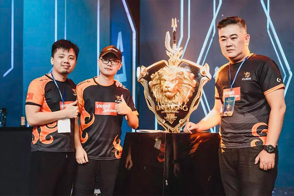 Án phạt mà Garena Liên Quân Mobile Việt Nam đưa ra là cấm ông Nguyễn Phương tham gia hoạt động Liên Quân Mobile 12 tháng kể từ lúc ra thông báo này. Các tuyển thủ trong đội hình Team Flash vẫn sẽ được tiếp tục tham gia các giải đấu Liên Quân, tuy nhiên, Công ty cổ phần đầu tư Team Flash Việt Nam sẽ bị chấm dứt các hoạt động với Garena.